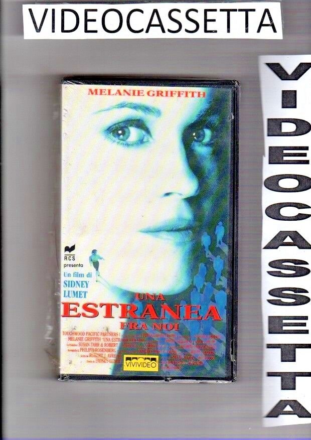 UNA ESTRANEA FRA NOI - VIDEOCASSETTA