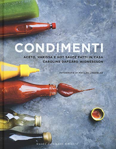 Condimenti. Aceto, Harissa E Hot Sauce Fatti In Casa
