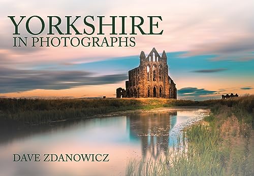 Yorkshire In Photographs [Lingua Inglese]