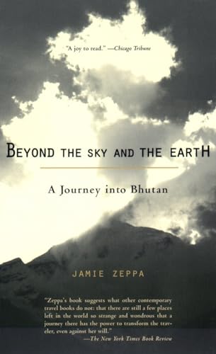 Beyond The Sky And The Earth: A Journey Into Bhutan [Lingua Inglese]