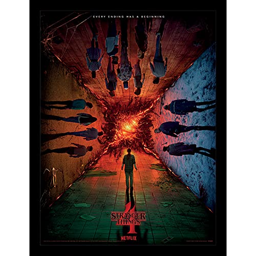 Pyramid International Poster Della Quarta Stagione Di Stranger Things (Every Ending Has A Beginning Design) 30 Cm X 40 Cm - Merchandise Ufficiale 
