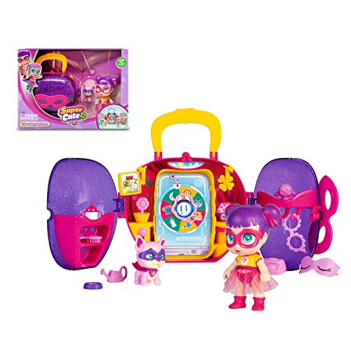 Super Cute Little Babies - Mini Take-Along Bedroom With Sisi, Bambola Baby Supereroina In Versione Piccola, Con Scatolina Che Si Trasforma In Camera,