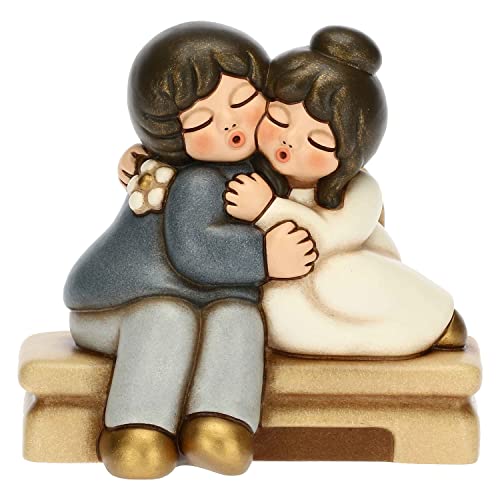 Thun, Bomboniera Matrimonio Con Coppia Di Sposini Uniti In Un Abbraccio, Ceramica Decorata A Mano, Versione Grande, Linea Bomboniere, 11X6.5X10.3 Cm H