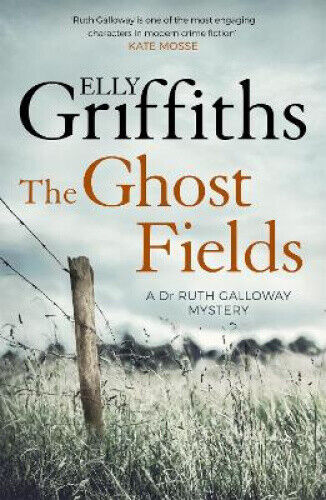 The Ghost Fields: The Dr Ruth Galloway Mysteries 7 (The Dr Ruth Galloway