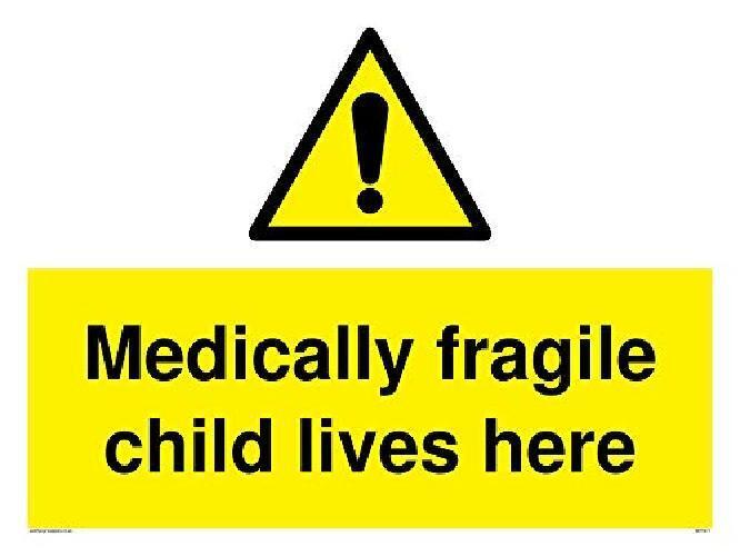 Medically fragile child lives here cartello  plastica rigida 3 mm