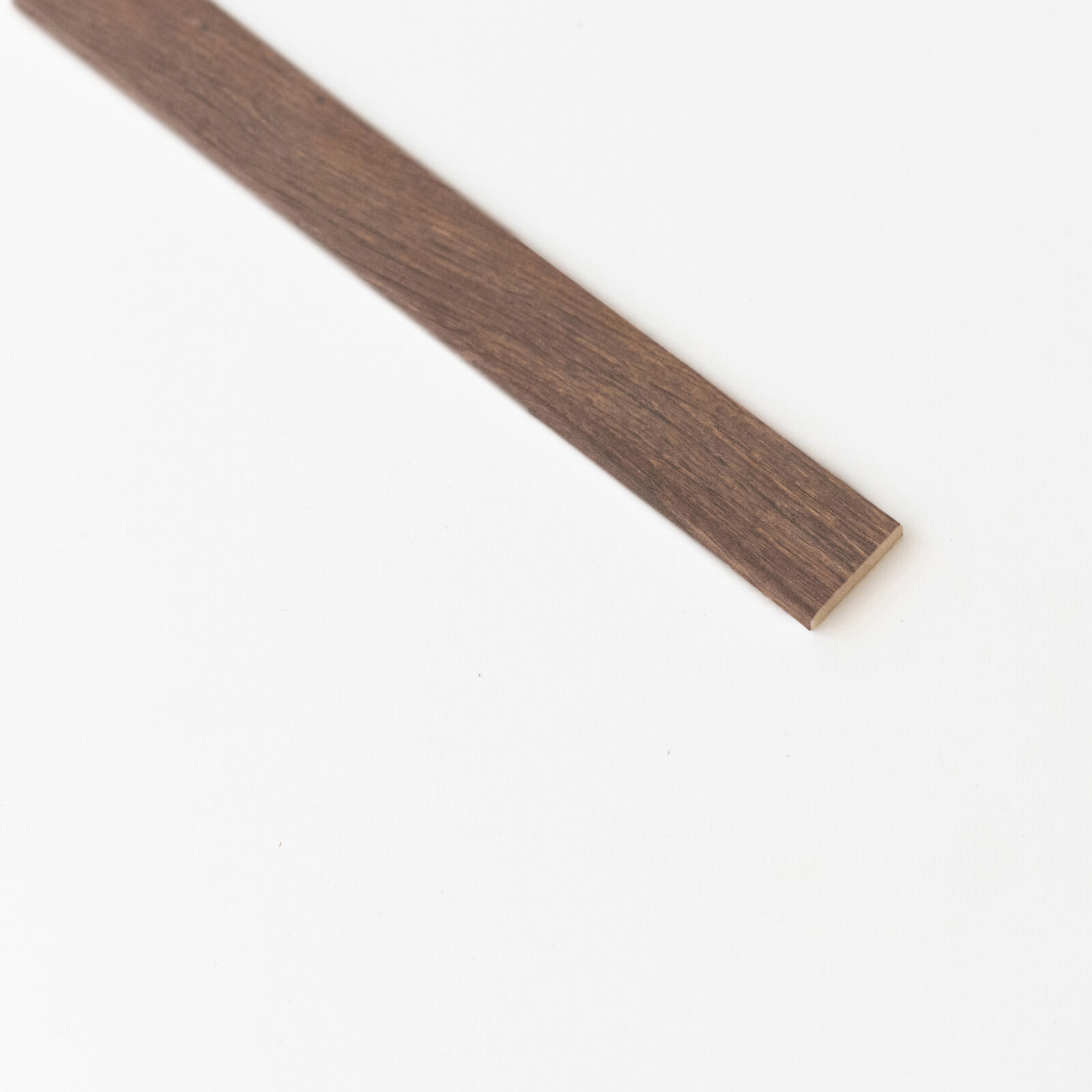 2232   Q.TA'. 20 PIATTINA 30X6 MM MDF 240 CM NOCE SCURO