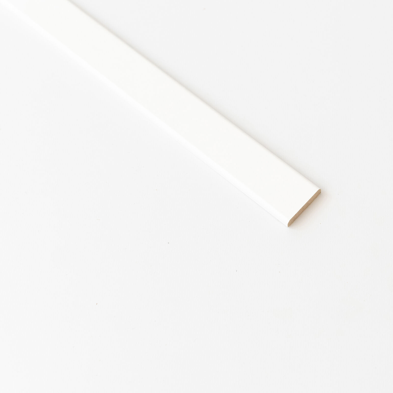 2289   Q.TA'. 20 PIATTINA 30X6 MM MDF 240 CM BIANCO