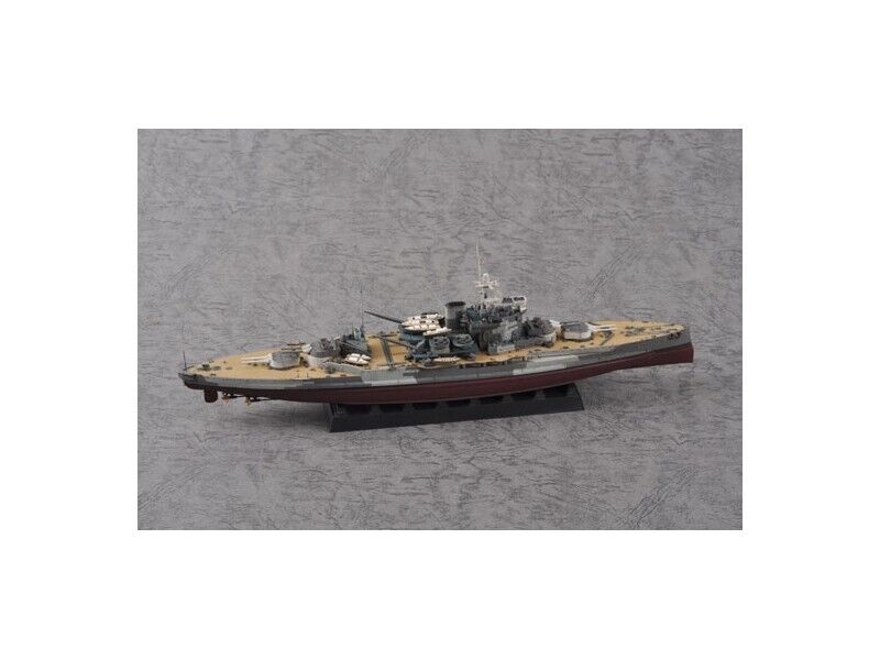 TRUMPETER 1/700 NAVE DA BATTAGLIA HMS WARSPITE 1942