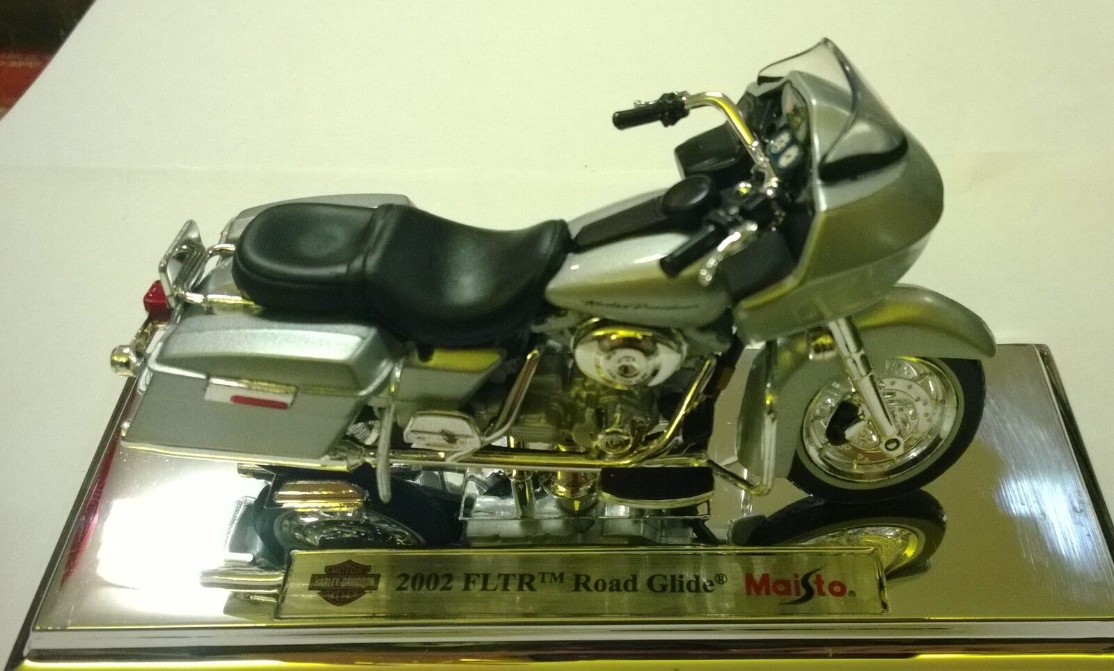 MAISTO 1:18 MOTO HARLEY DAVIDSON 2002 FLTR ROAD GLIDE ART 34360