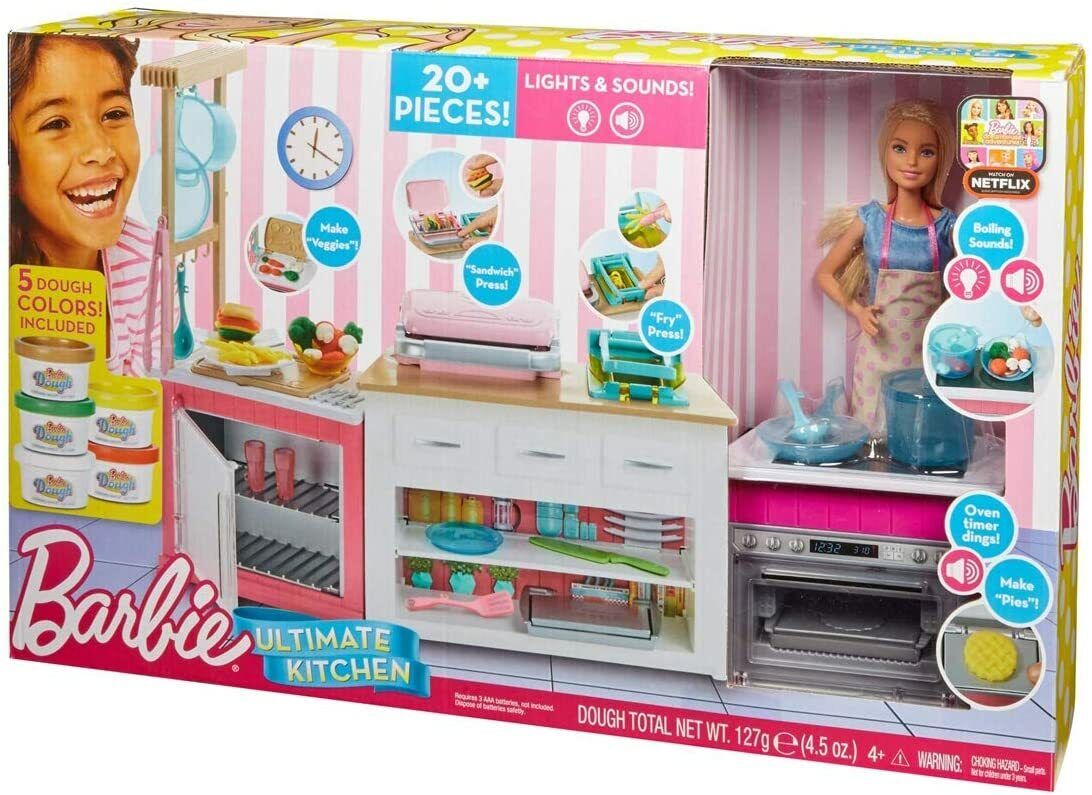 Barbie Cucina da Sogno con Bambola, 5 Aree di Gioco, Pasta Modellabile, Luci e S
