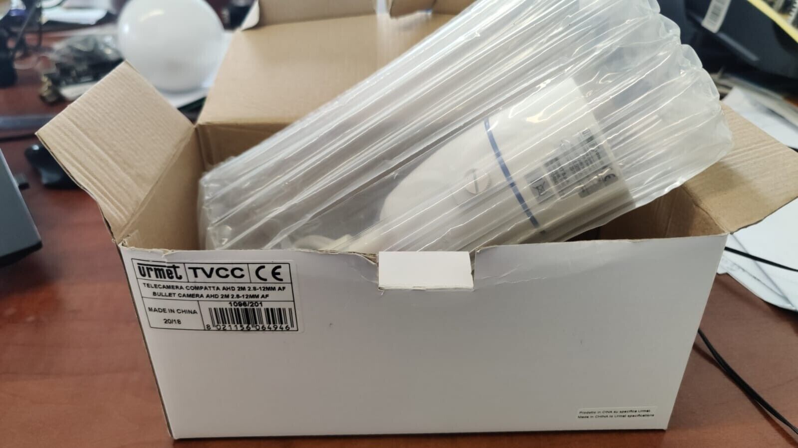 URMET 1096/201 TELECAMERA COMPATTA AHD 1080P 2MP OTTICA VARIFOCAL 2.8 - 12MM