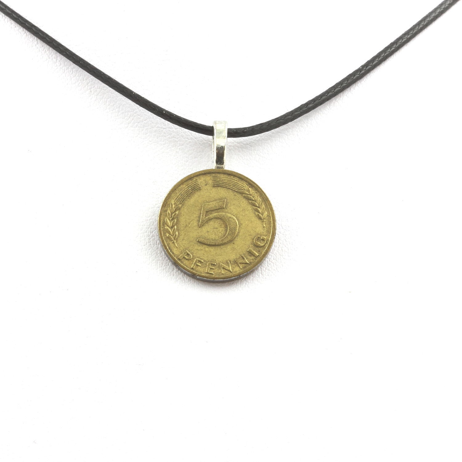 Collana Moneta Repubblica Federale Germania 5 Pfennig. Cordino Nero
