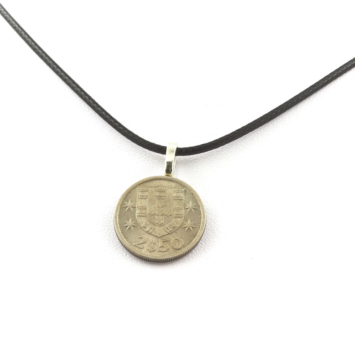 Collana Moneta Portogallo 2,50 Escudos. Cordino Nero