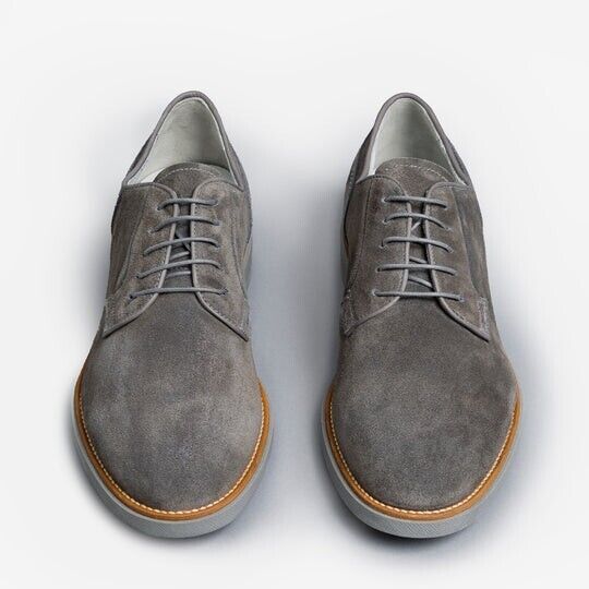 Nero Giardini uomo numero 40. Stringate in camoscio Grigio.