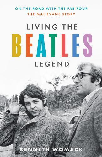 Kenneth Womack Living the Beatles Legend (Tascabile)