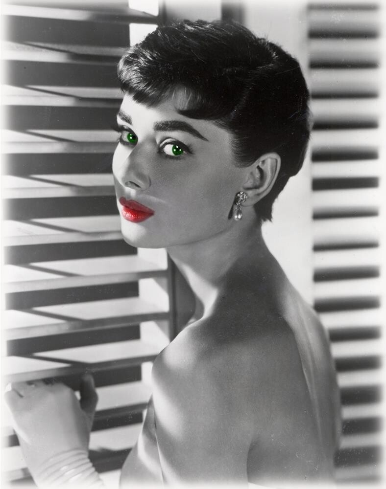 Audrey Hepburn: Imagicom Photomdays06 - Audrey Window Wall Sticker 200X254 -