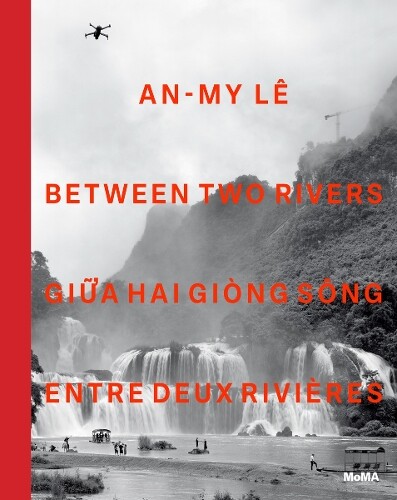 Joan Kee An-My Lê: Between Two Rivers (Copertina rigida)