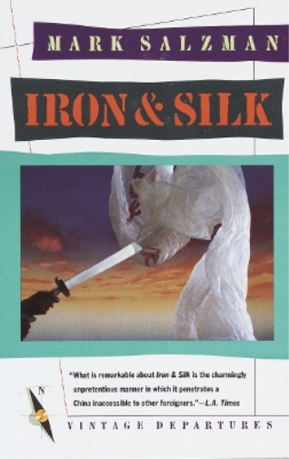 Mark Salzman Iron and Silk (Tascabile) Vintage Departures