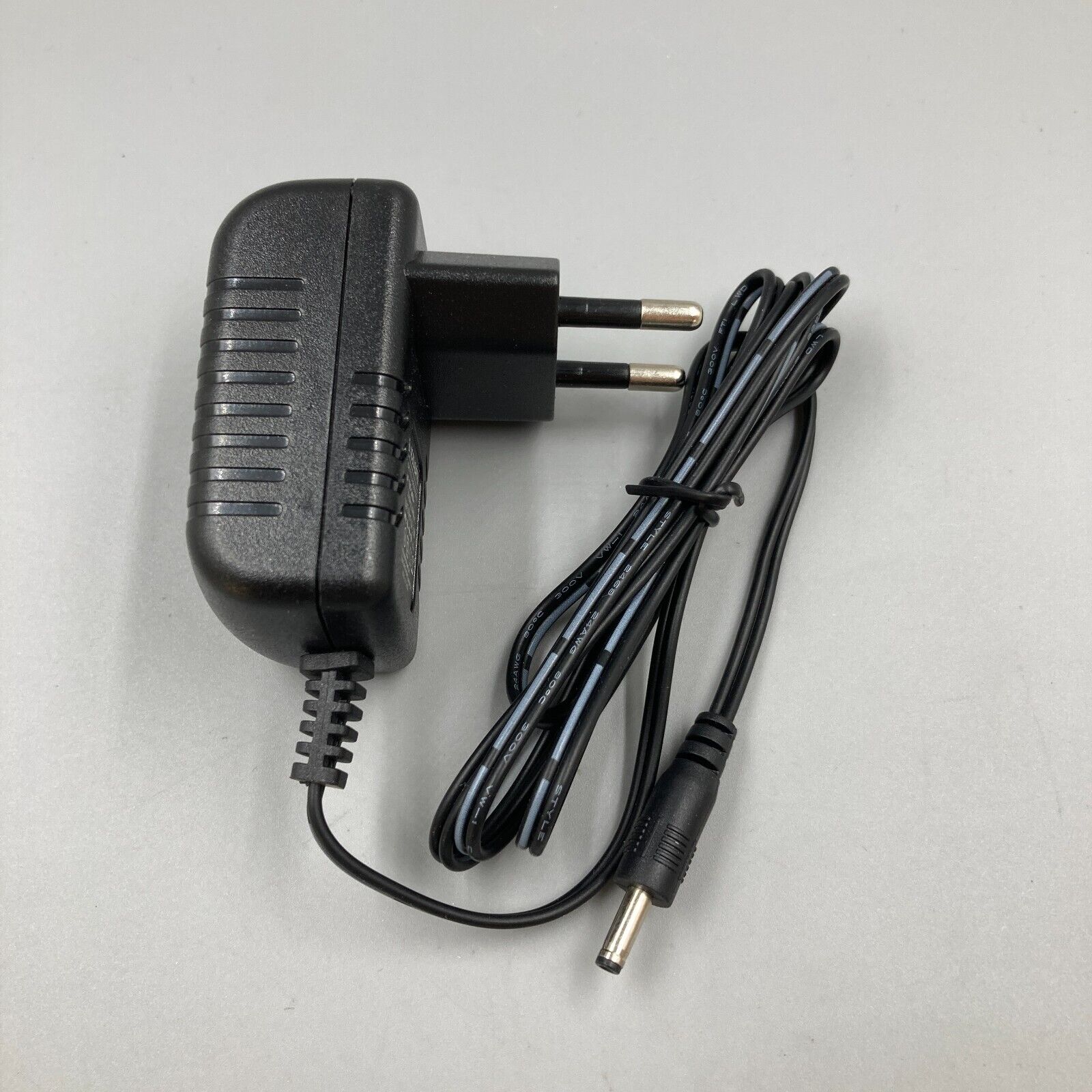 EDISION Alimentatore 5V/1A 2 Pin Originale EU Universale T2 Peak T265. 238451