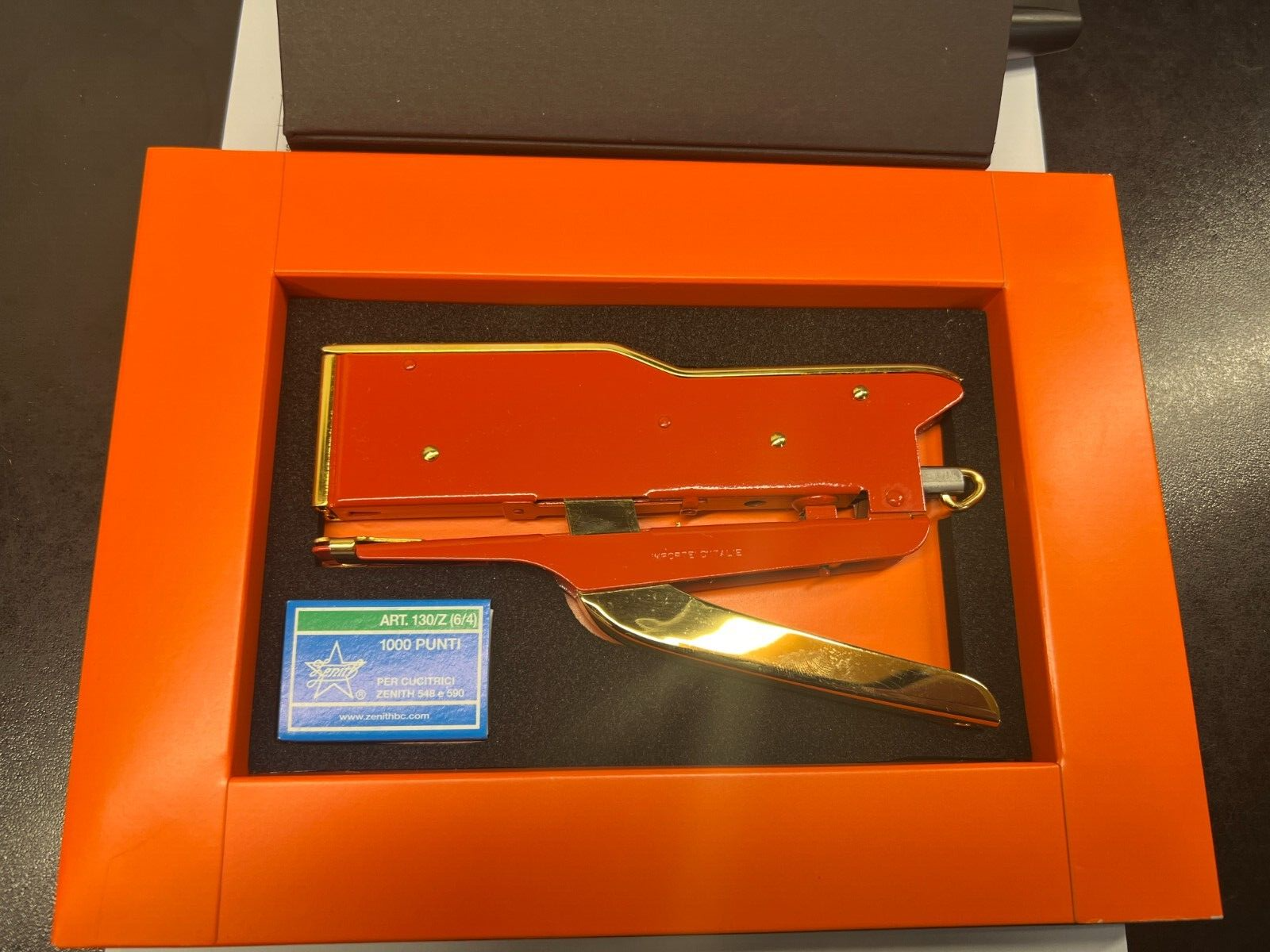CUCITRICE ZENITH 548/E PASSO 6 ALTEZZA 4 CUCE FINO A 30 FOGLI GOLD EDITION ROSSA