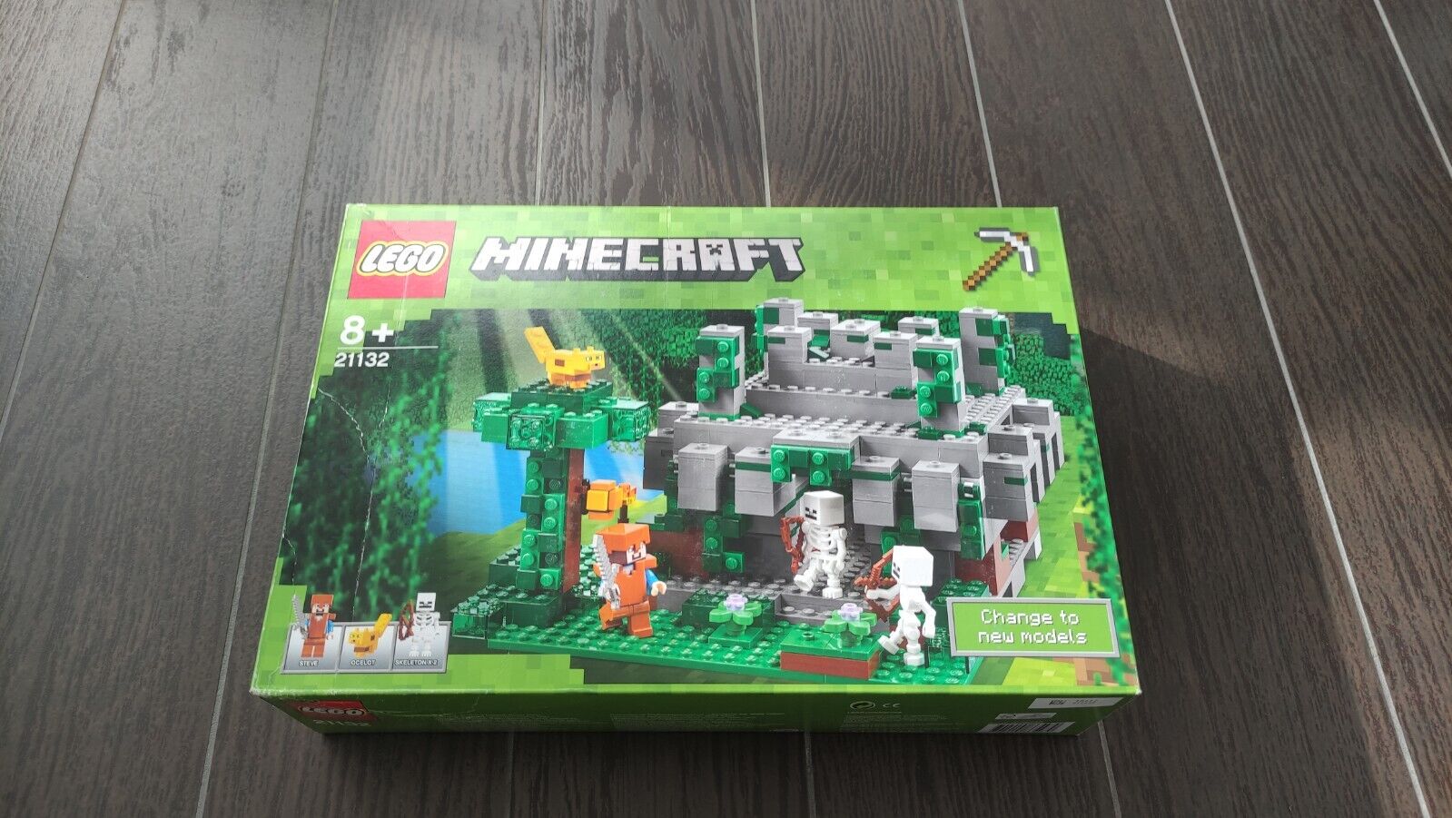 LEGO 21132 Jungle Temple Minecraft Damaged Box