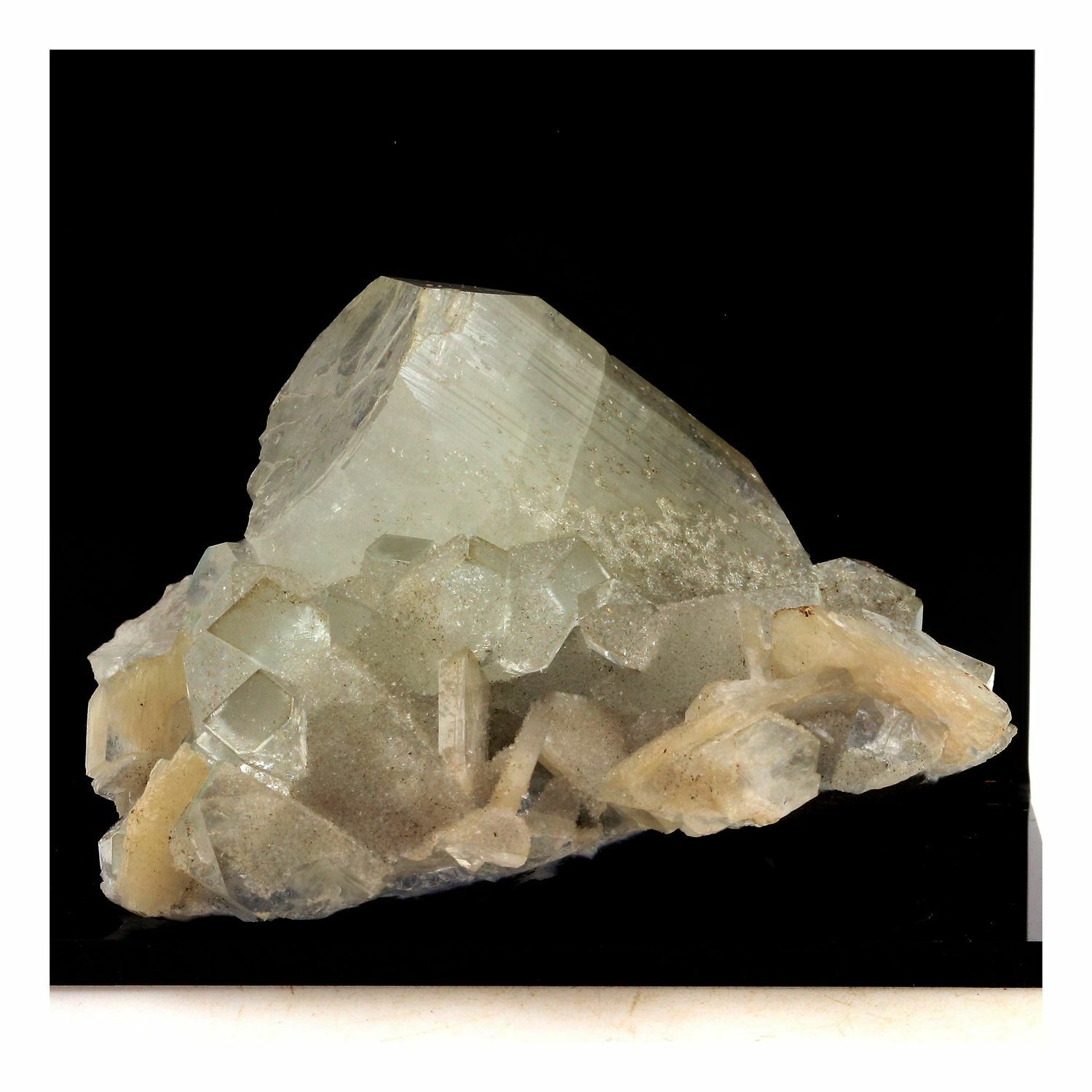 Apofillite + Stilbite. 996.0 Ct. Wagholi, Poona, Maharashtra, India