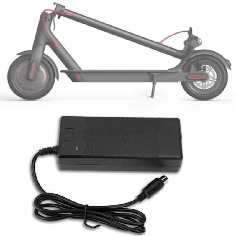 CARICABATTERIE PER SCOOTER XIAOMI M365, ESSENTIAL,1S, PRO/2, NINEBOT ES1,ES2