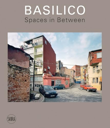 Spaces In Between: Territori Intermedi